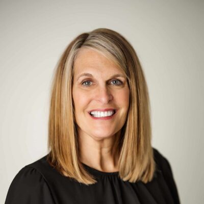 Lora Kelley headshot